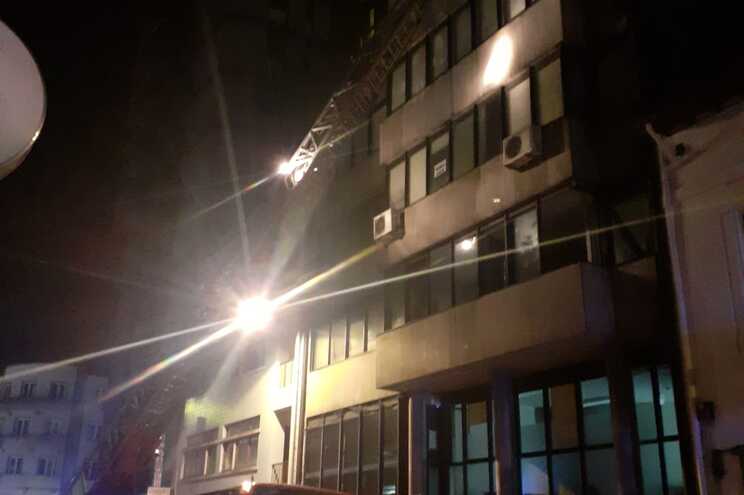 Fogo em prédio no Centro Histórico do Porto causou pânico entre os habitantes