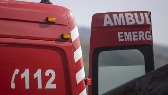 Ambulância sofre acidente na A28 quando transportava um doente