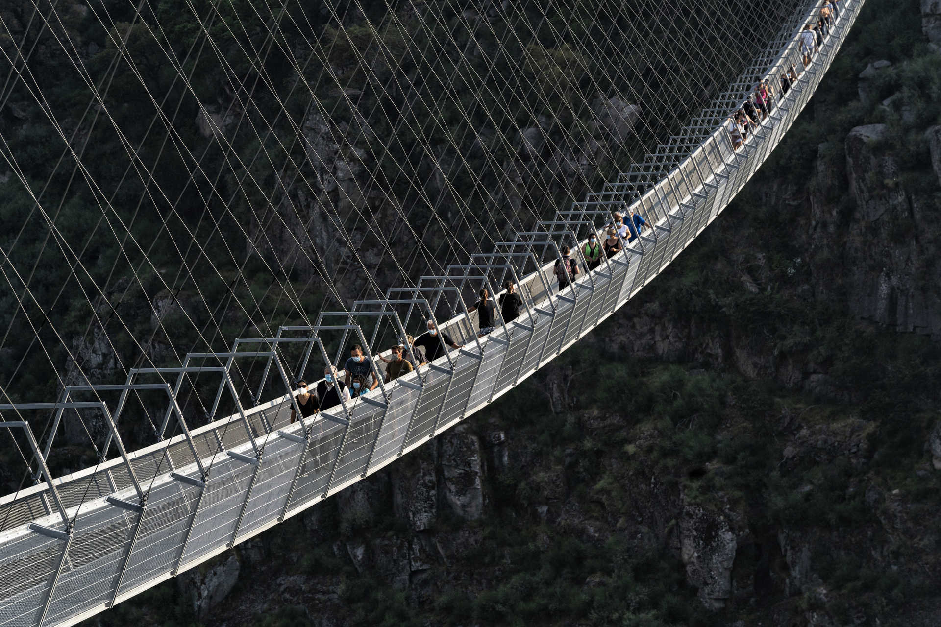 Nova ponte de Arouca atrai milhares de turistas e cria empregos na região