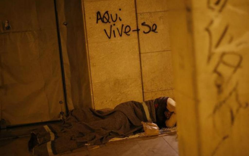 Associação do Porto promove ‘Agasalho Solidário’ e doa roupa a pessoas sem-abrigo