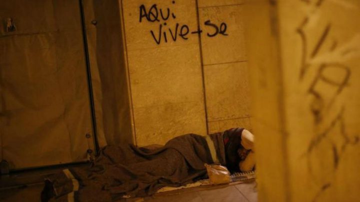 Associação do Porto promove ‘Agasalho Solidário’ e doa roupa a pessoas sem-abrigo