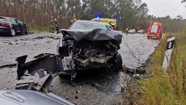 Acidente frontal rodoviário causa dois mortes em Oliveira de Azeméis