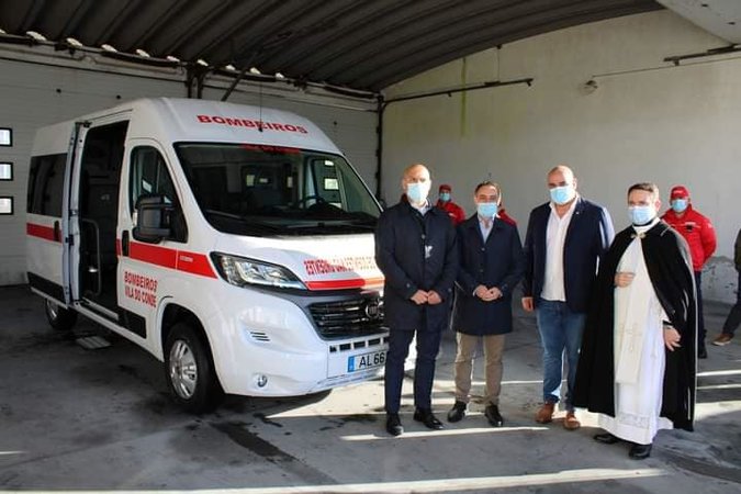 Bombeiros de Vila do Conde tem nova viatura de transporte de doentes