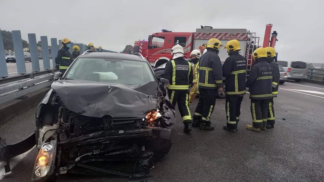 Acidente com cinco carros na A4 em Matosinhos provoca quatro feridos