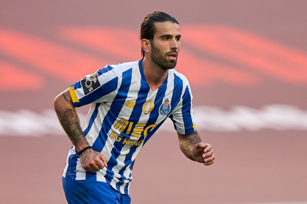 FC Porto e Roma negoceiam cedência de Sérgio Oliveira