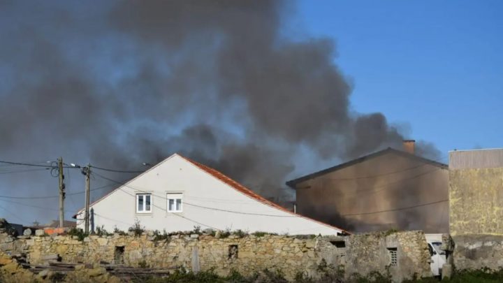 Incêndio numa casa na Póvoa de Varzim eixa mãe e filha desalojadas