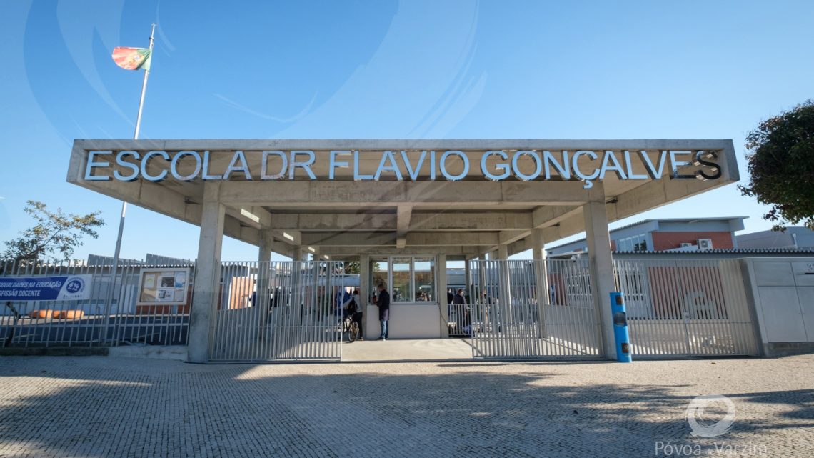 Presidente da Câmara da Póvoa de Varzim inaugura novo Auditório da Escola EB 2/3 Dr. Flávio Gonçalves