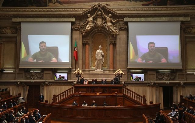 Presidente ucraniano pede apoio a Portugal no Parlamento