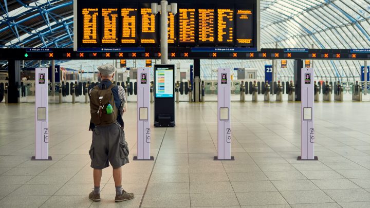 Máscaras deixam de ser obrigatórias em aeroportos e voos europeus