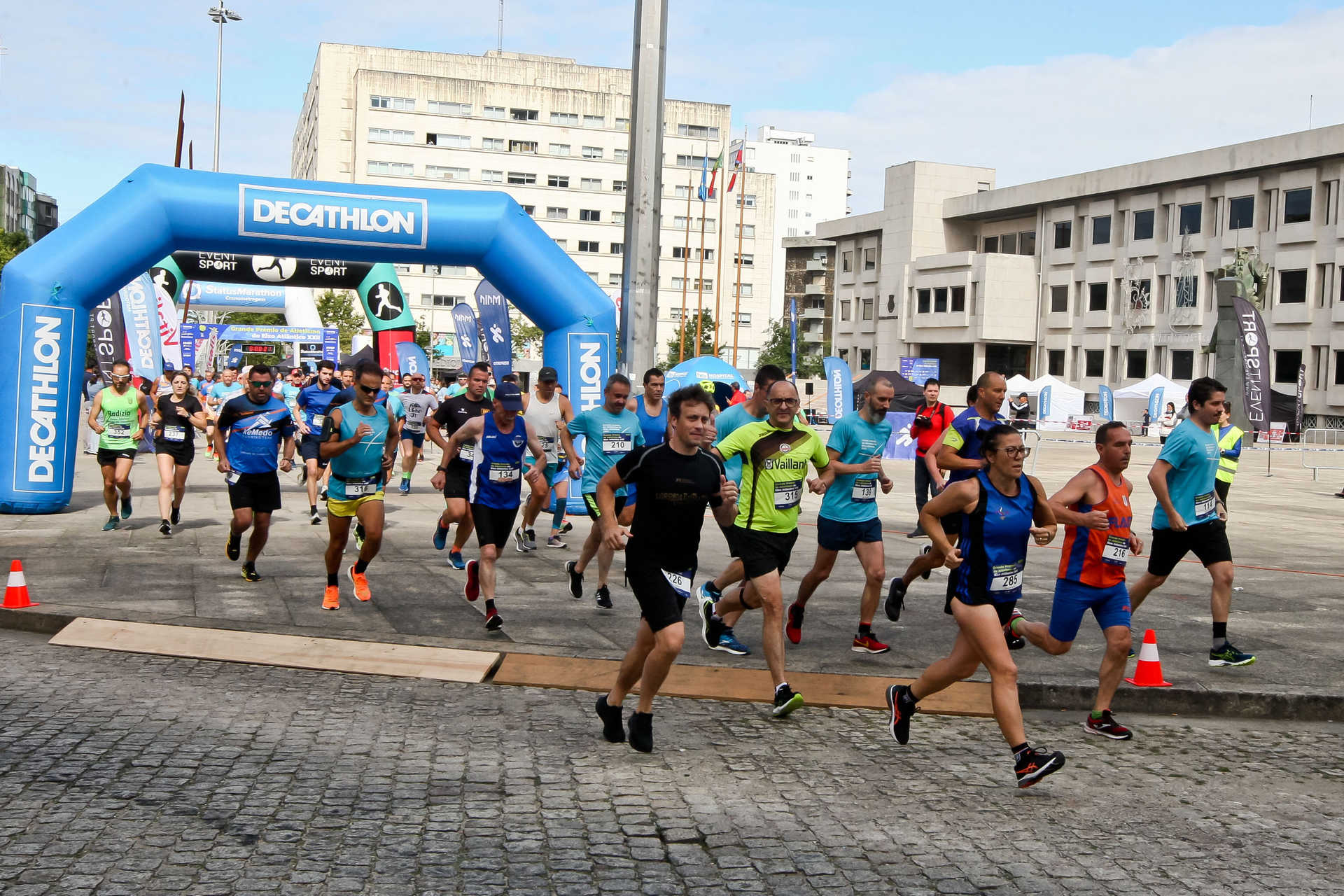 Corrida do Eixo Atlântico colocou centenas de atletas a correr na Maia