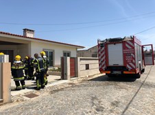 Incêndio destrói garagem de moradia na Póvoa de Varzim