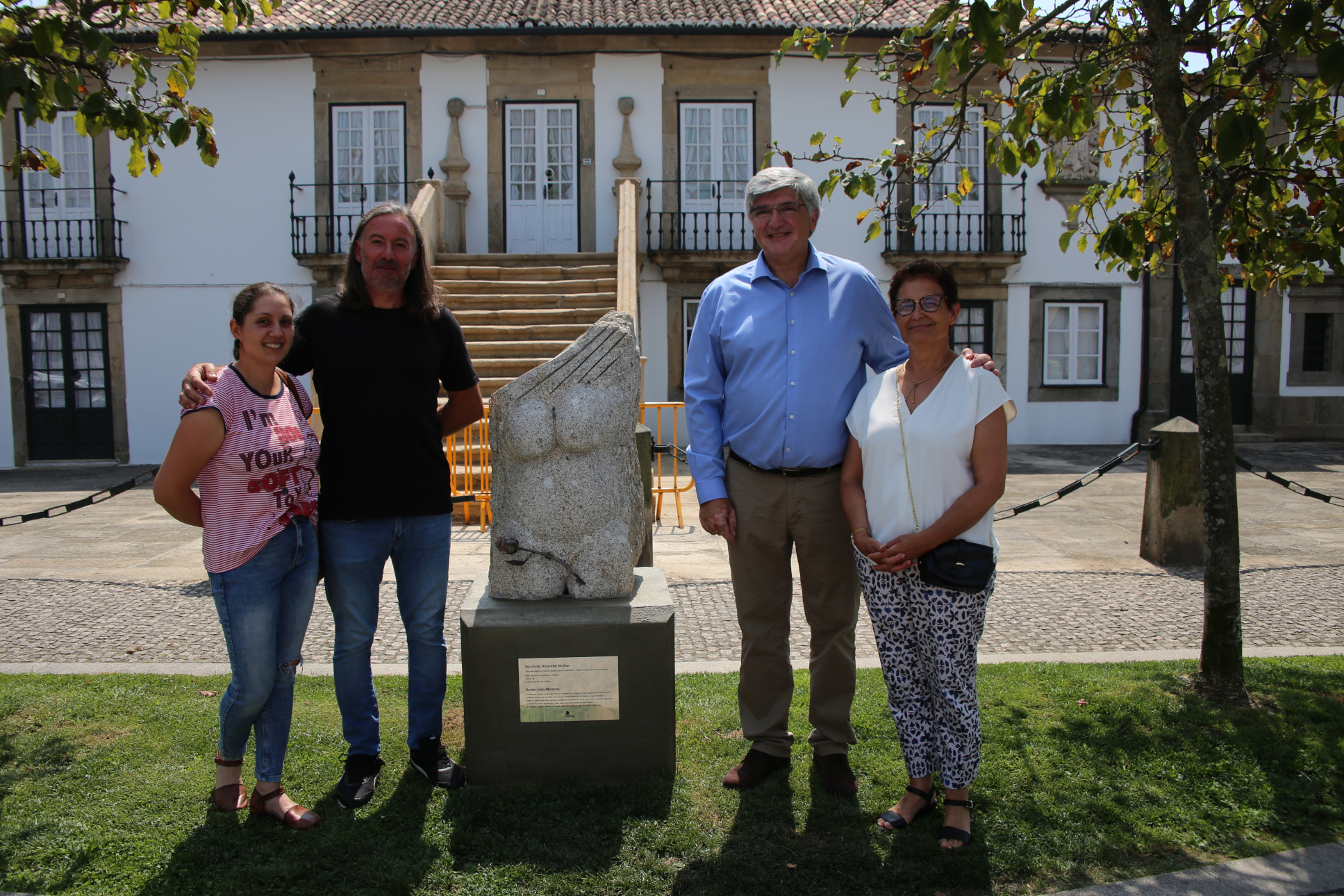 Oliveira de Azeméis conta com escultura dedicada à Mulher