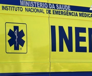 Ambulância do Centro de Saúde de Arouca destruída pelo fogo quando prestava socorro