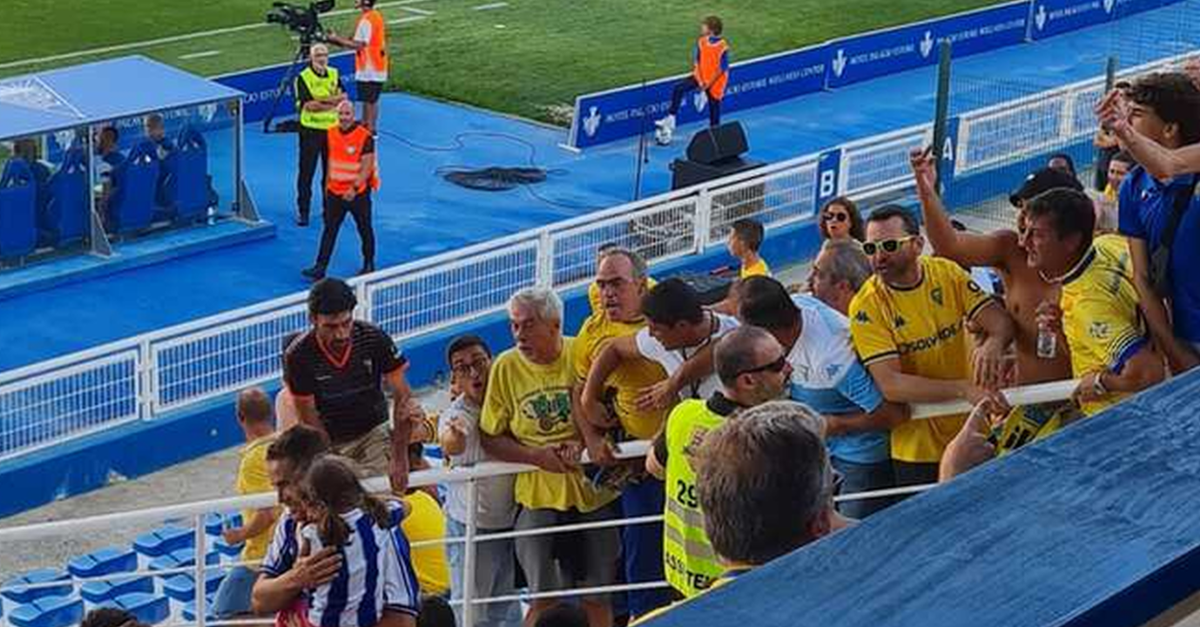 Identificados autores de insultos a adeptos do FC Porto na bancada do Estoril