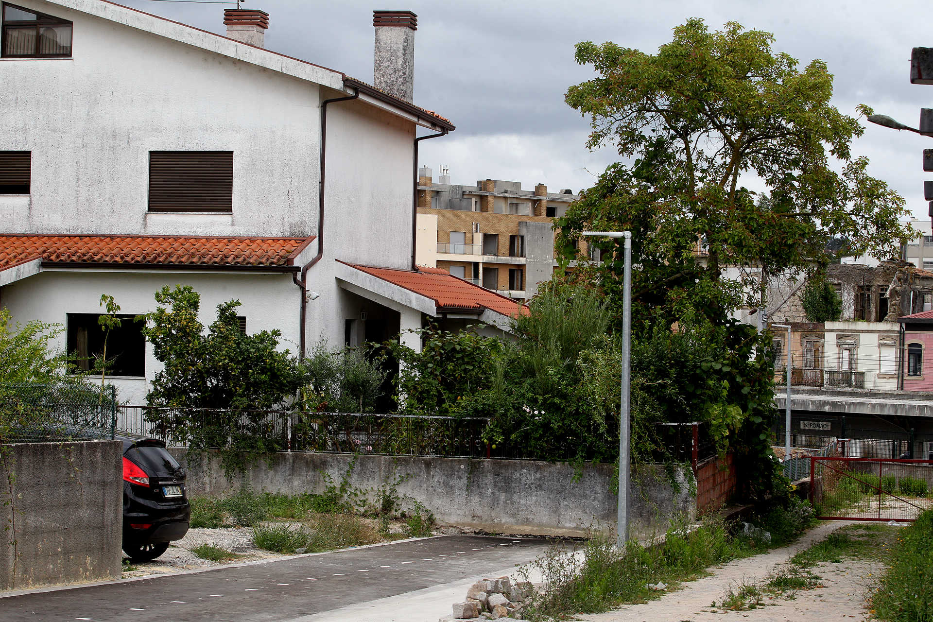 Via ciclável na Trofa travada por uma moradia