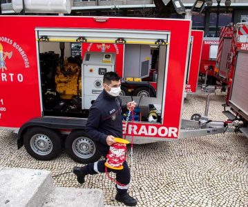 Incêndio destrói loja de roupas no Centro Histórico do Porto