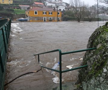 Rio Ferreira galga as margens em Gondomar