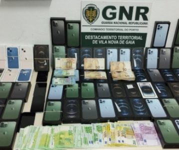 Funcionárias roubam 30 500 euros e 70 iphones numa empresa de Vila Nova de Gaia