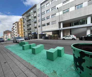 Novos mobiliários urbanos do Porto criam espaços de conforto nas ruas