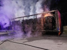 Camião arde durante a madrugada em Gondomar