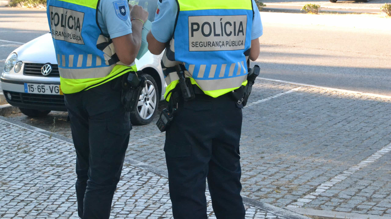 Jovem barricou-se num supermercado de Espinho após agredir outro com arma branca