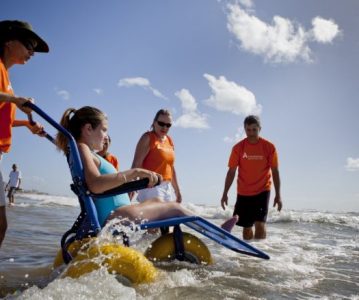 Praias de Matosinhos com carros anfíbios e passadeiras para ajudar deficientes