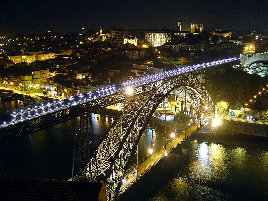 Câmara do Porto reduzir custo em 6000 euros com nova instalação de luminárias LED na ponte Luís I