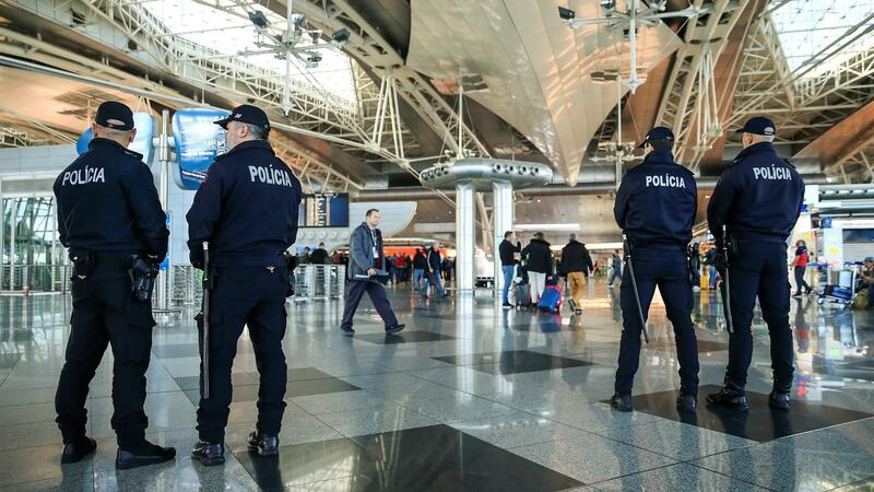 Uma centena de agentes da PSP reforçam segurança no aeroporto do Porto