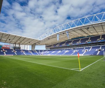 Assembleia Geral do FC Porto suspensa após agressões