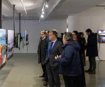 Ministro da Cultura visita exposição na Casa do Design em Matosinhos