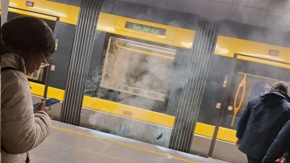 Fumo Assusta Passageiros na Estação da Trindade do Metro do Porto