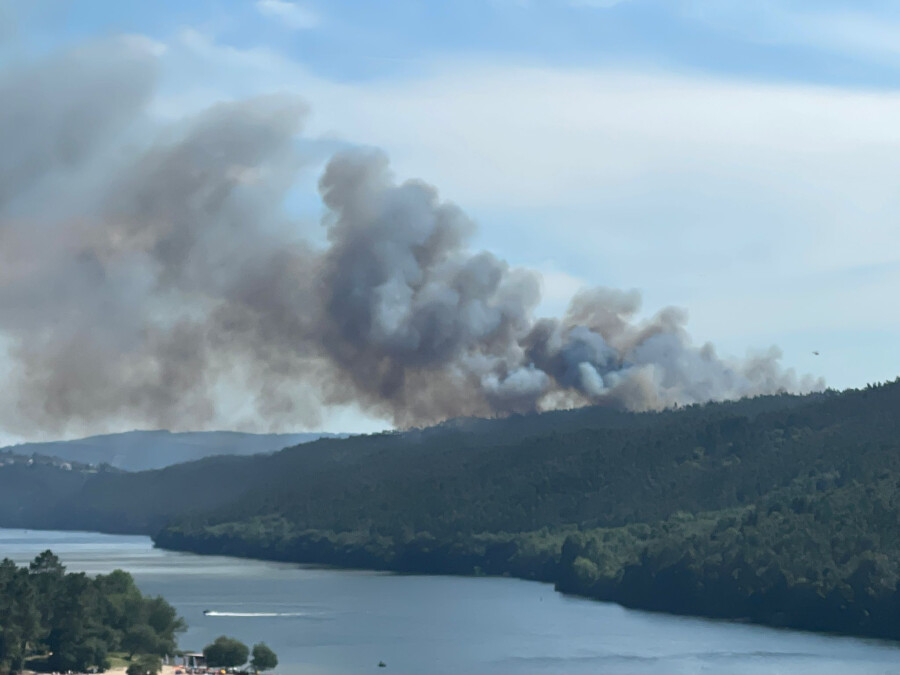 Incêndio em Medas, Gondomar, mobiliza meios de combate intensivos