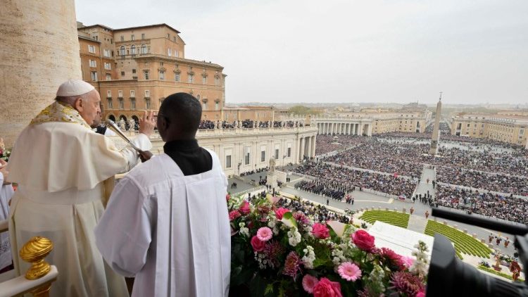 Papa Francisco Apela ao Fim das Guerras e à Reconciliação na Sua Mensagem de Natal