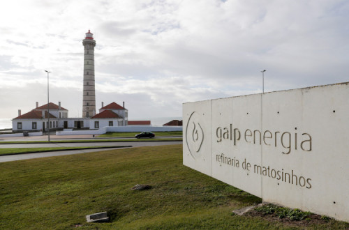 Ex-trabalhadores da refinaria da Galp continuam com futuro incerto, denuncia CGTP