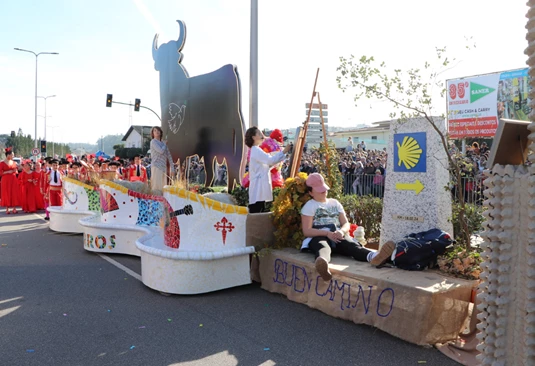 Desfile de Carnaval na Trofa 2025: Comunidade Escolar Homenageia Profissões