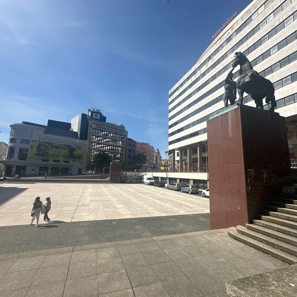 FAP assinala Dia Internacional da Educação com exposição sobre o impacto das guerras no acesso à educação no Centro do Porto