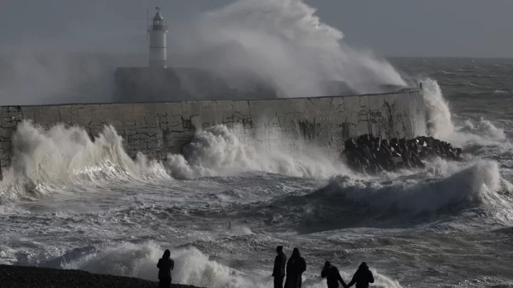 Porto em alerta máximo: IPMA emite aviso vermelho para agitação marítima extrema no Norte e Sul