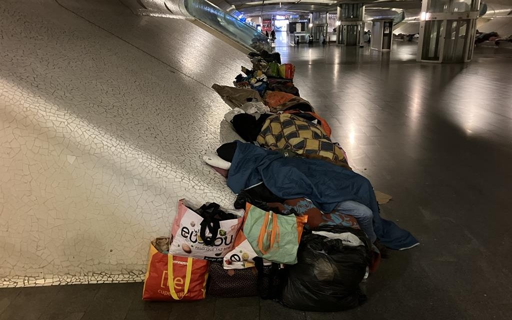 Câmara do Porto Abre Estações de Metro para Acolher Pessoas Sem-Abrigo Devido ao Frio