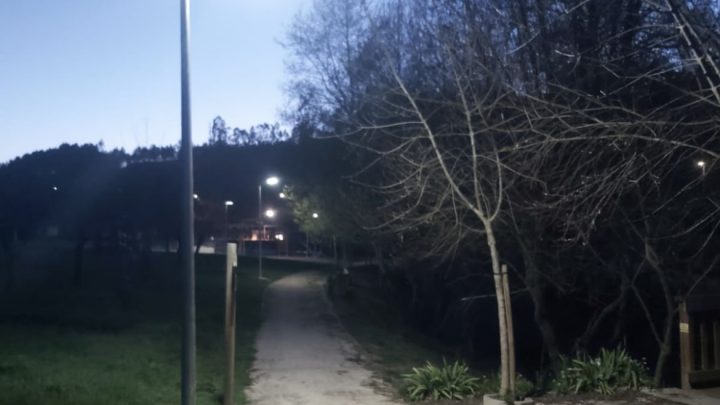 Câmara de Oliveira de Azeméis Apoia Instalação de Candeeiros Solares no Parque Verde de Carregosa