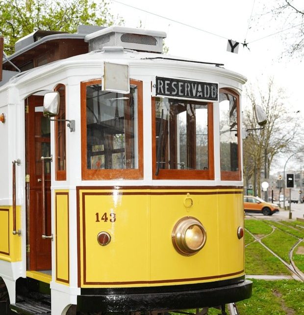 STCP recupera carro elétrico centenário para integrar serviço de alugueres do Museu do Carro Elétrico