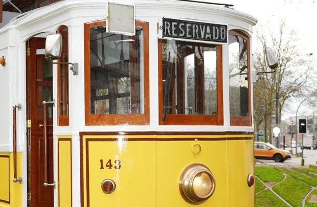 STCP recupera carro elétrico centenário para integrar serviço de alugueres do Museu do Carro Elétrico