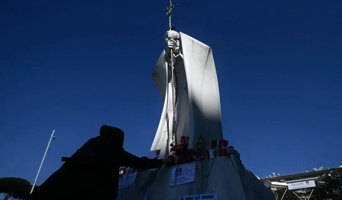 Papa Francisco Apresenta Melhorias e Já Não Precisa de Ventilação Mecânica