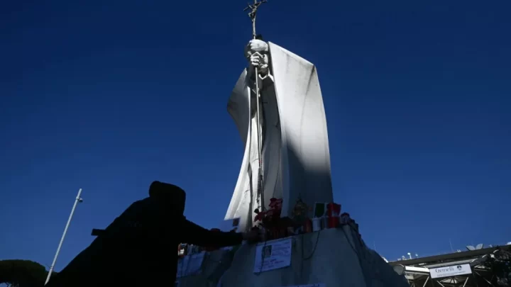 Papa Francisco Apresenta Melhorias e Já Não Precisa de Ventilação Mecânica