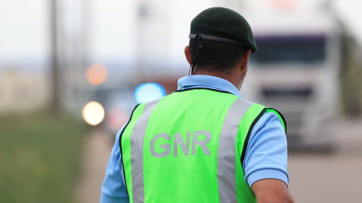 Colisão entre dois carros na A1 em Vila Nova de Gaia faz um morto e três feridos