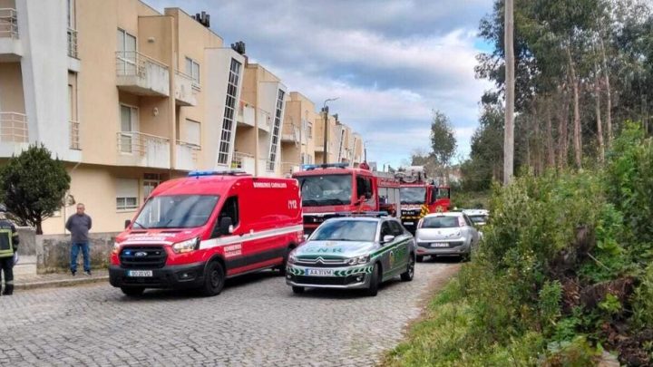 Incêndio em apartamento em Gaia deixa casal ferido por inalação de fumos