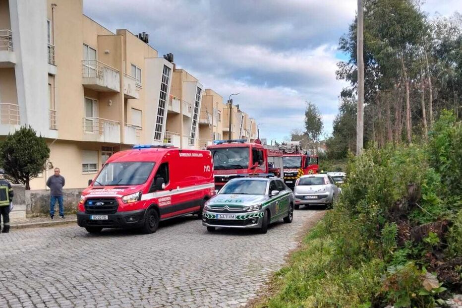 Incêndio em apartamento em Gaia deixa casal ferido por inalação de fumos