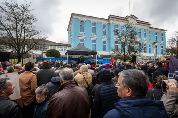 Vigília contra transferência do Hospital de Santo Tirso leva ministra da Saúde a agendar audiência